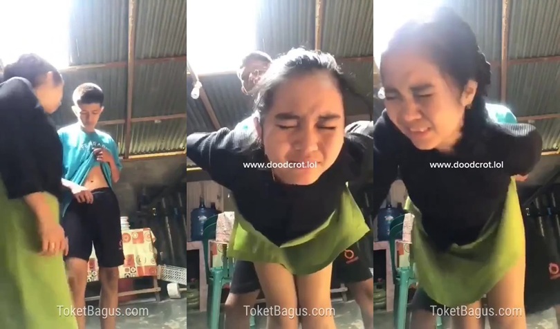 Adik Kakak Ngewe Main Belakang Didapur Merintih Kesakitan Thumb